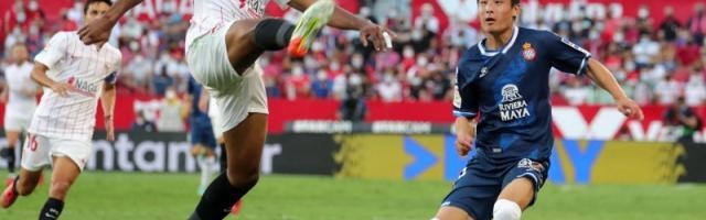 百家乐-武磊打完皇马才与国足会合 抵达当晚即参加合练