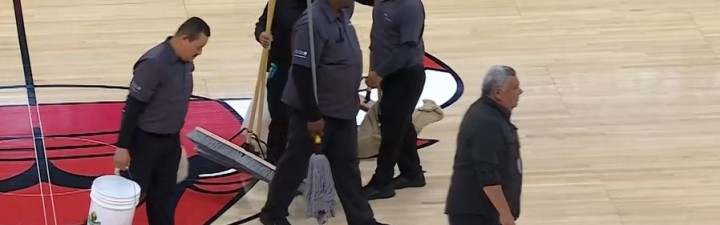 百家乐规则-冷凝水导致比赛延期！斯波：热火训练馆也出现过但15分钟就修复了